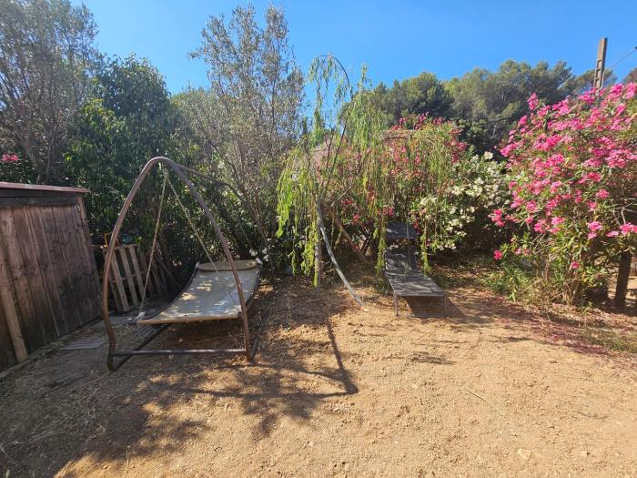 Caravane et jardin