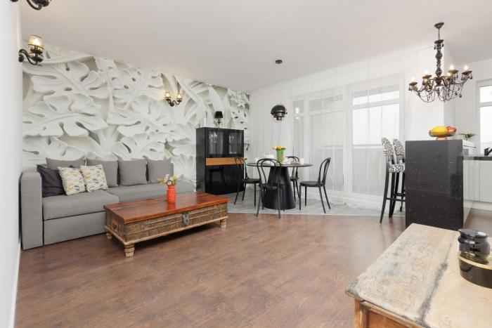 Bright Apartment for Two with Balcony, Near Wilanow Palace by Noclegi Renters