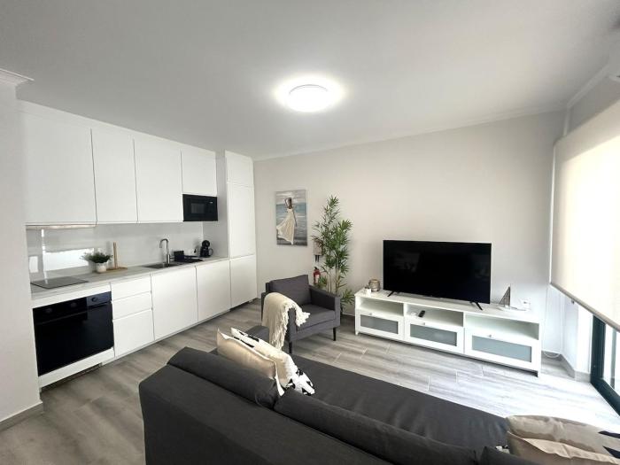 Quarteira Avenida Praia with Parking, 3 Min from Beach