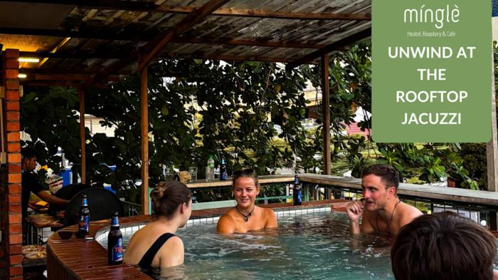 Chinatown Hostel by Mingle - Rooftop Private Jacuzzi with Bar