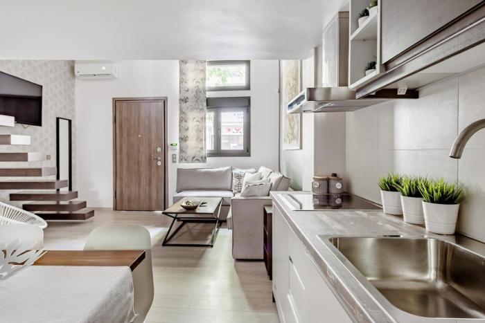 Luxury City Apartment 1 Min to Metro