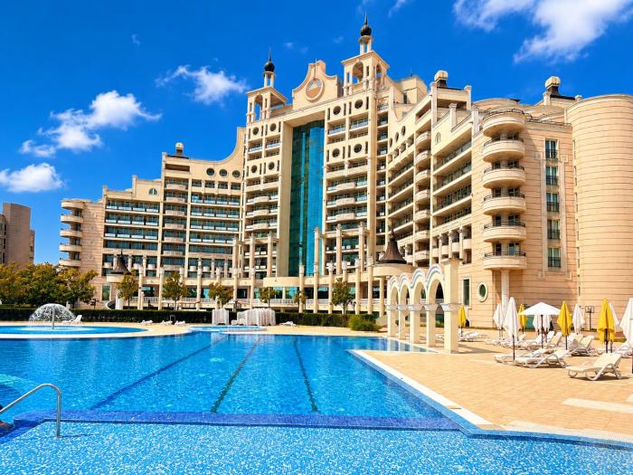 Sunset Resort- First Line & Pool - Private Ap