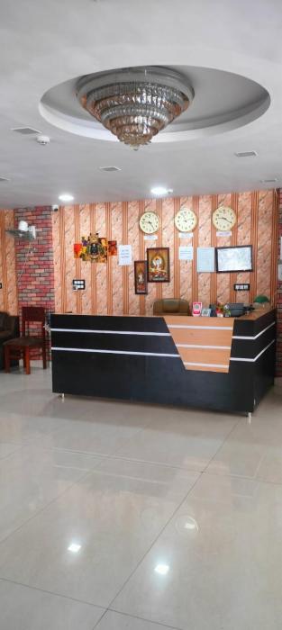 Hotel Paras r inn airport