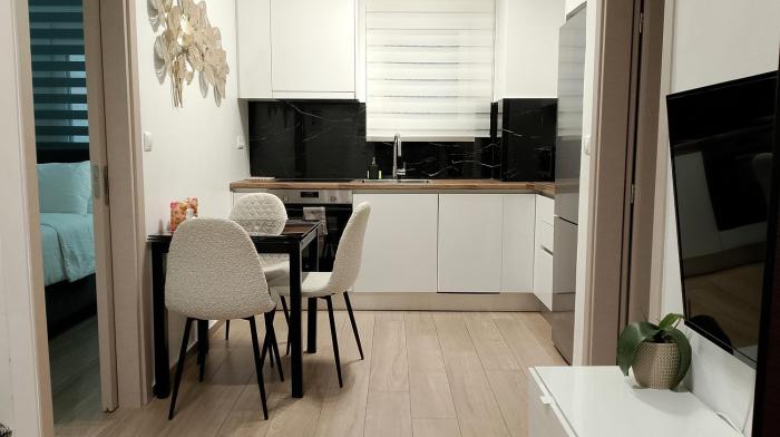 Alexandras Avenue Minimal Haven for 2 by Traser