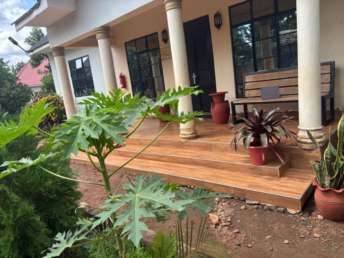 Karibu Cottages and Safari
