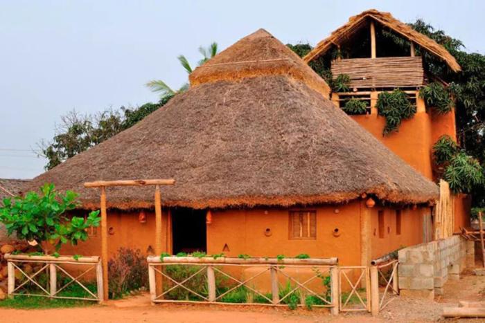 Aura Kalari Buddha Stone, Mud House & Tree House
