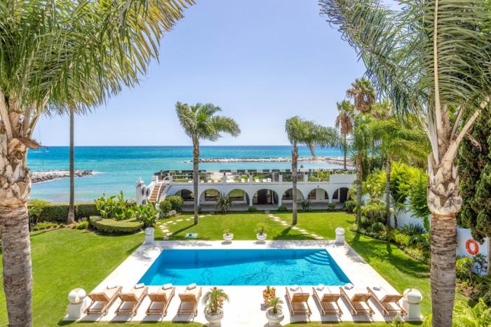 Frontline Villa El Martinete with Picasso Pool