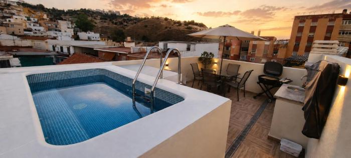 Modern House with Private Pool & Breakfast