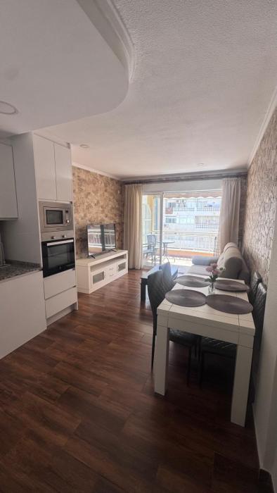 Sunny Terrace Apartment