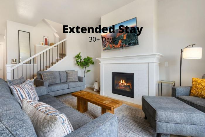 Vernazza Retreat with King Suite and Resort Amenities