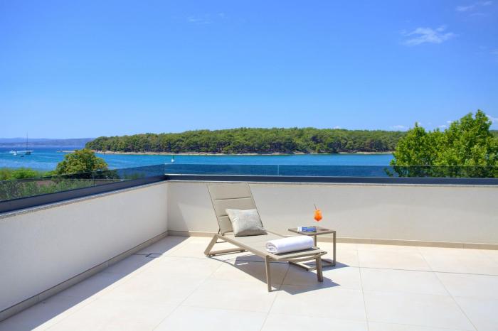 Luxurius Villa Vinka 50m from the beach - free boat tour till 31st od August