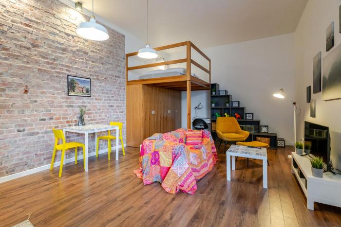 Gliwice Cosy Studio with Mezzanine by BookingHost