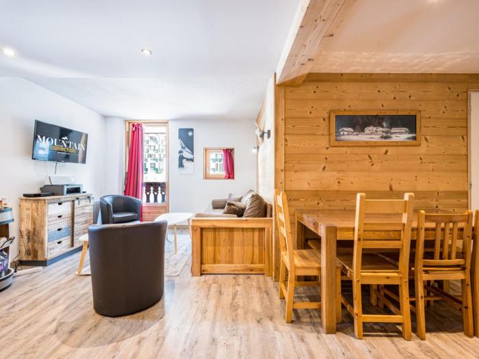Appartement rénové au coeur de Val-dIsère - FR-1-518-25