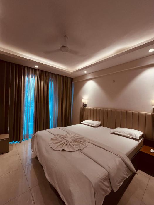 The Serene Stay property in omaxe hazratganj