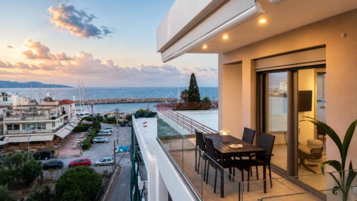 Luxury Seafront Apartment - Kalamata Marina