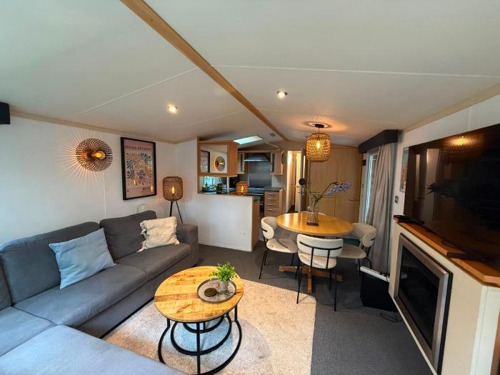 Veluwe Chalet Hoenderloo - Private Jacuzzi, Pool & Kids Club