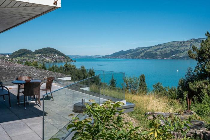 2 Villas with Lake and Mountain View 15 Minutes to Interlaken