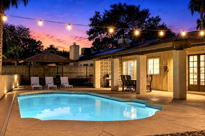 Spacious Phoenix Oasis w Pool & Game Room