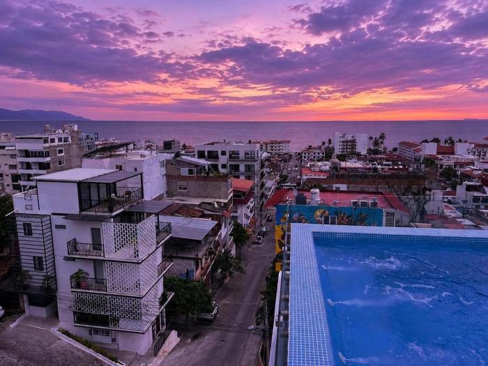 Casa Kalm - Ocean View - Rooftop Pool - Steps from the Beach