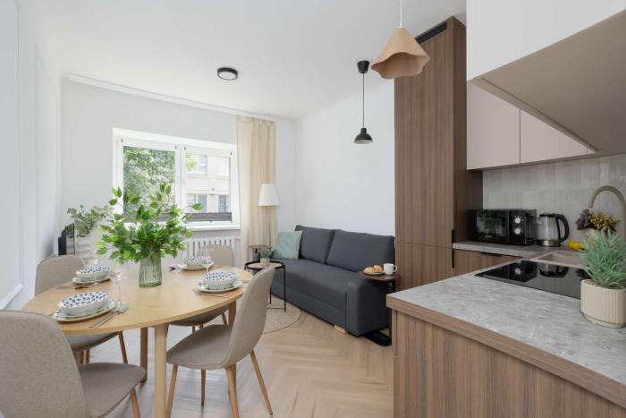 Modern Apartment Near Downtown by Noclegi Renters