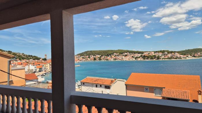 Apartmany Tisno Perica