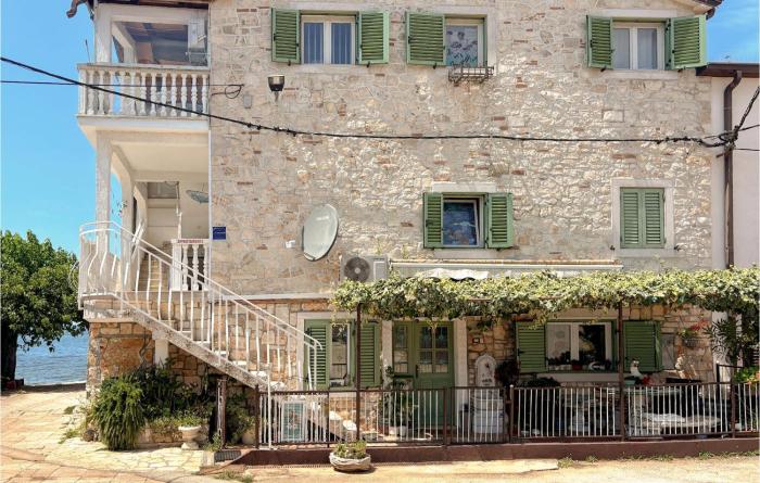 Nice Apartment In Krizine With Lake View