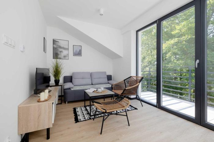 Nowoczesny Apartament w Szczyrku z Umeblowanym Balkonem by Noclegi Renters