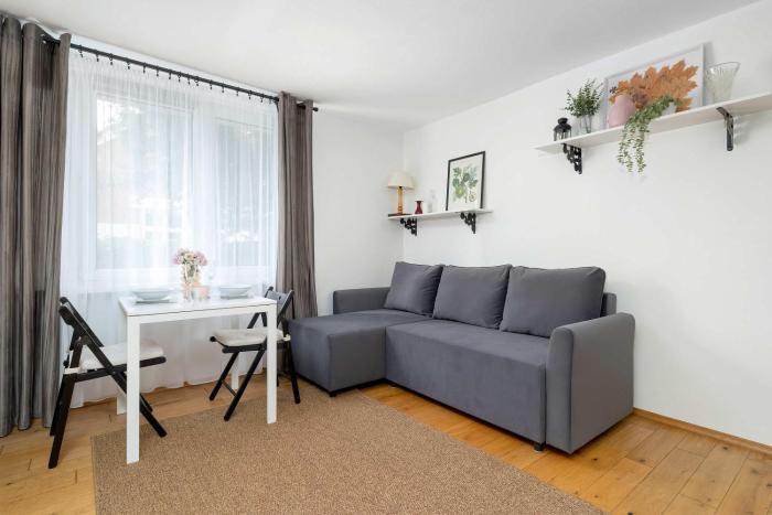 Bright Studio in Cracow Center with Desk Close to the Park by Noclegi Renters