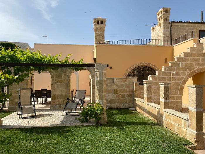 Comfortable House with Fenced Garden - Surano - Fireplace