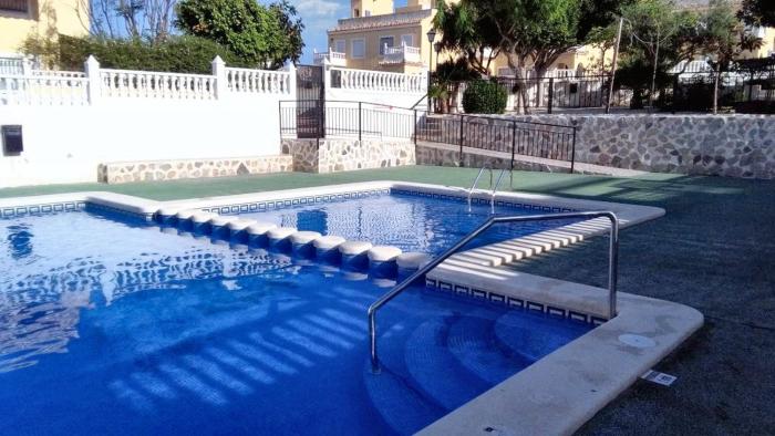 Sunny house in Santa Pola, shared pool