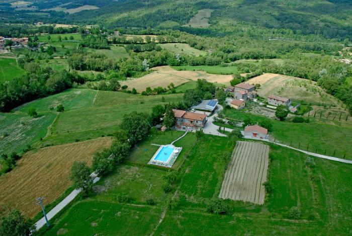 Cozy House in Caprese Michelangelo with Private Pool