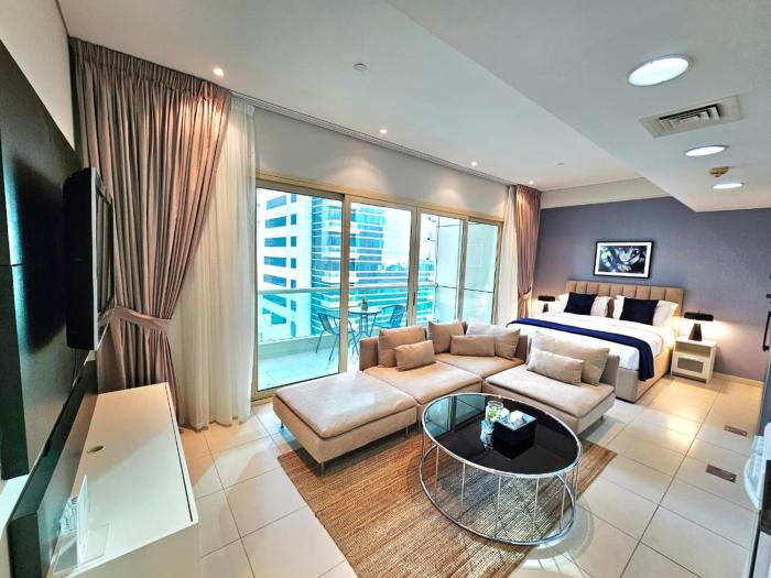 Refurbished Chic Studio with Great Amenities near JBR Beach & Marina Walk