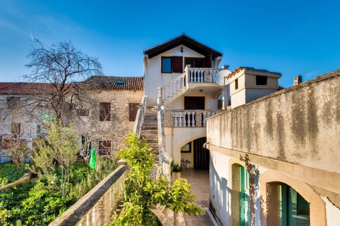 Cosy Apartment with Sea View in Zlarin - 50 sqm + Terrace
