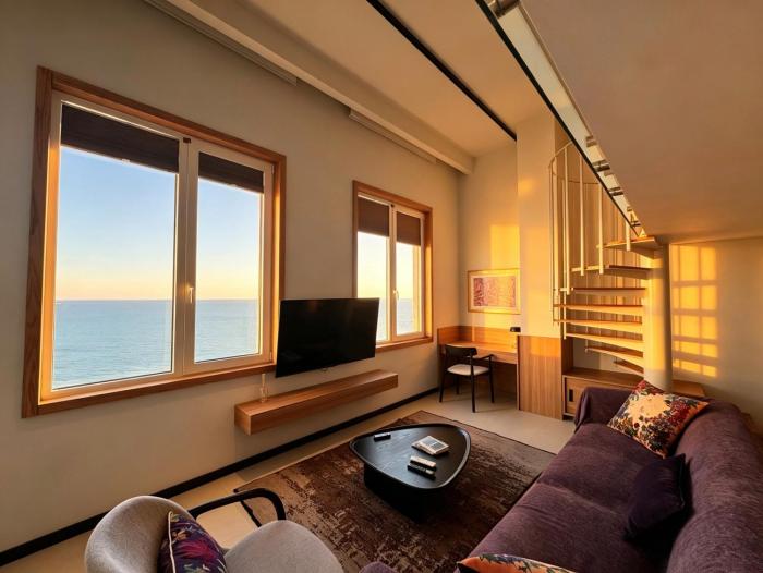 Full Seaview 21st Floor Luxury Duplex in Vollga Promenade by Selectstay