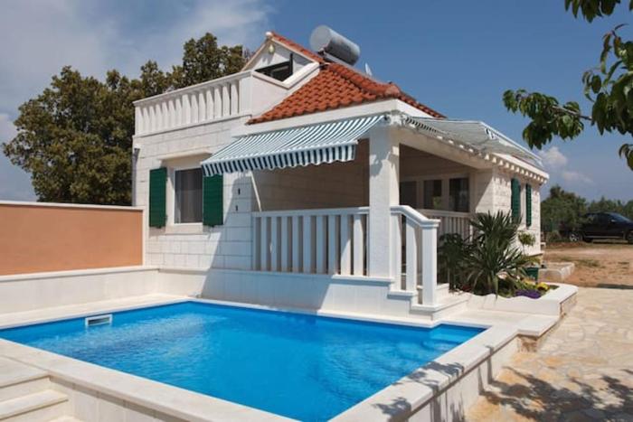 Charming Villa in Pučišća + Pool