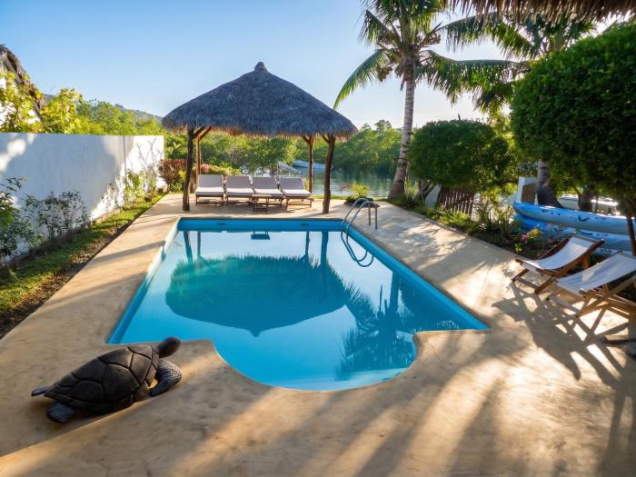 Charming bungalow in Andilana, pool, sea view and garden
