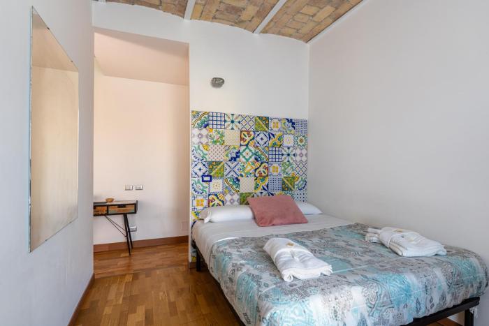 Center Suite - by Viva Domus