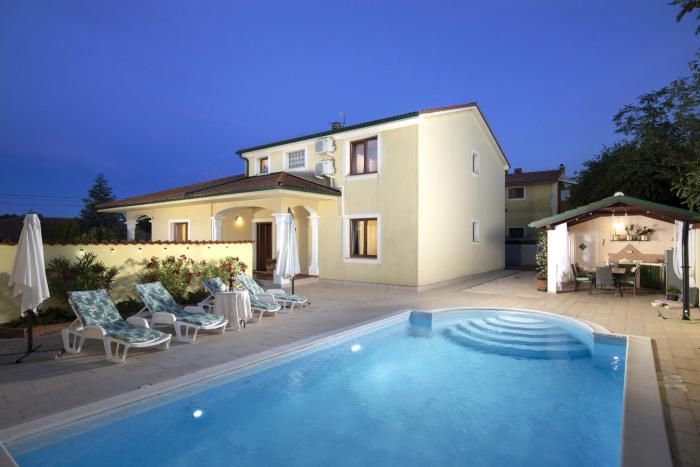 4-Bedroom villa with Private Pool in Vodnjan