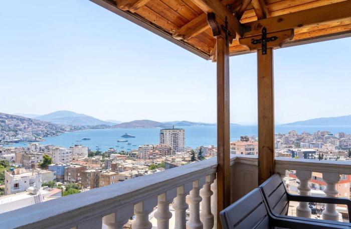 Penthouse Condo Sarandë