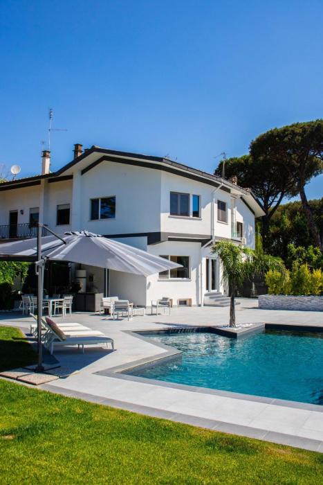 Villa Isabel con piscina moderna e area benessere