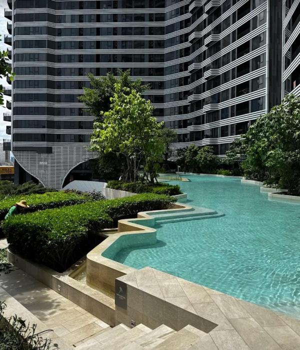 High Floor 1BR I Hot Tub and Pool I BTS Bang Na BKK
