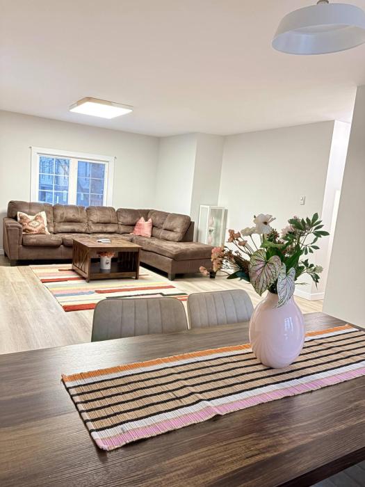 Modern 3BR Near Long Lake Minutes to Downtown