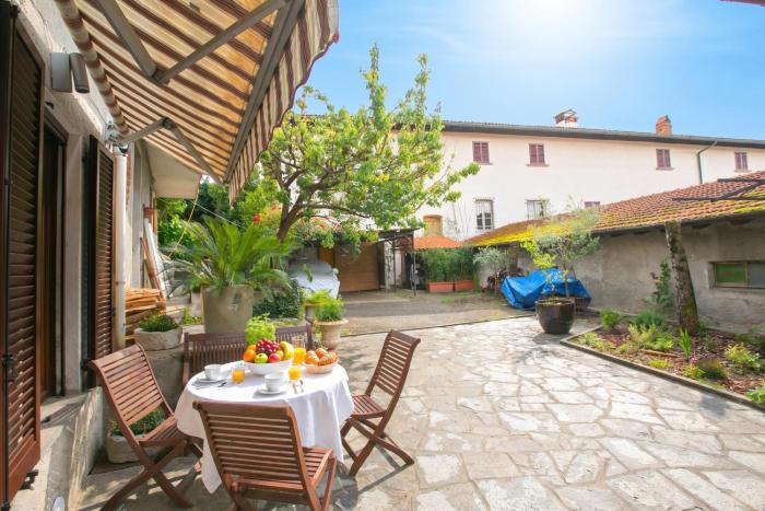 The Place to Be, Outdoor dining, Shared Garden, Parking & AC - Happy Rentals