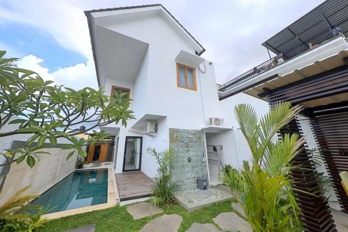 Quiet 2-bed Villa in Kerobokan with Private Pool and Garage