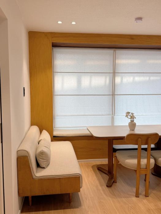 Yeonhuidong 3Rooms , Up to 6 People ,10Mins Drive to Hongdae ,2Floor Single Family Home , Free Parking , Hongje Waterfall
