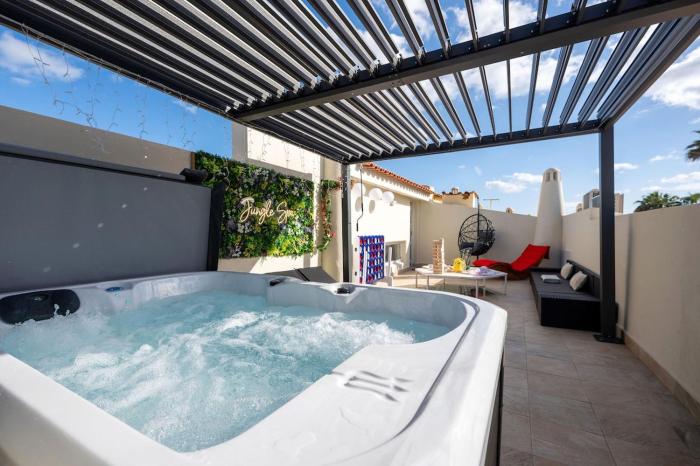 2 Jacuzis VILLA-Rooftop-AirHockey-GlamRoom-IGReady