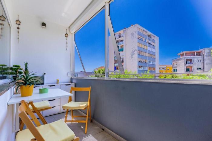 S&E Cozy 2brd Apartment With Balcony