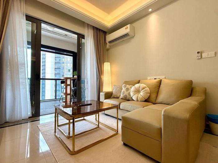Serene Sky View with Bathtub and Romantic Stay Near CIQ