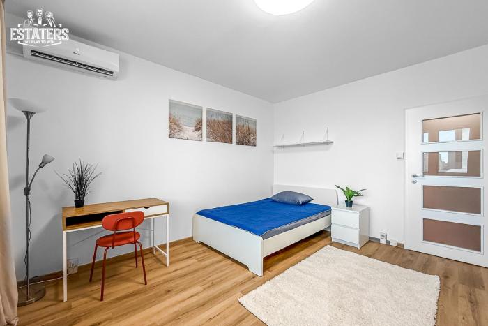 Bright Petržalka Retreat, Sunny 8m Loggia AC, 5 Min to Centre