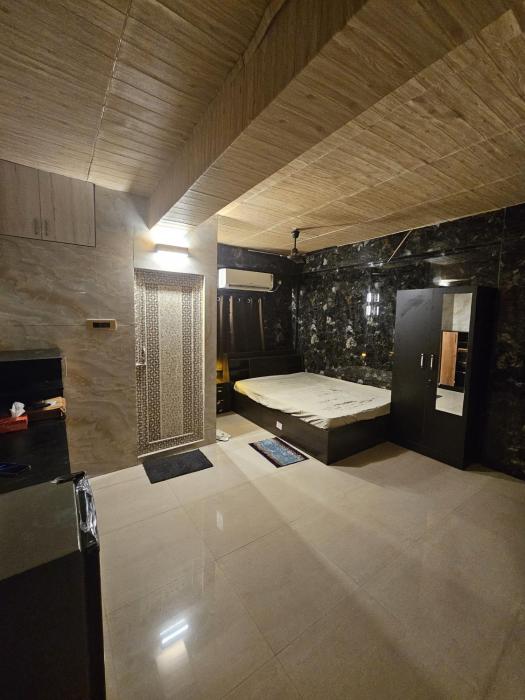 The Urban Nest, Cozy Couple Studio